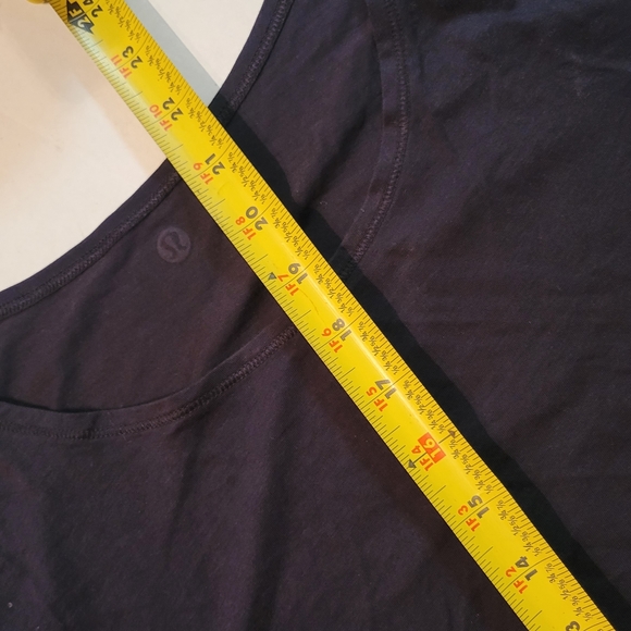 LULULEMON BLACK TSHIRT - Picture 2 of 11